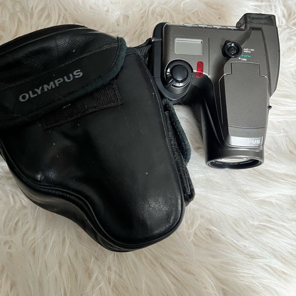 Olympus D-600 L with case - Picture 11 of 11